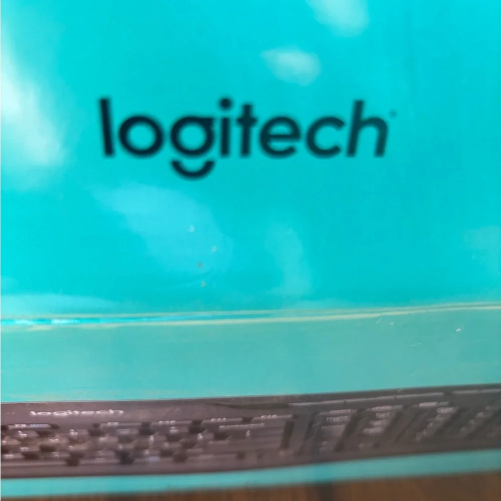 Logitech Wireless Keyboard and mouse MK320 new